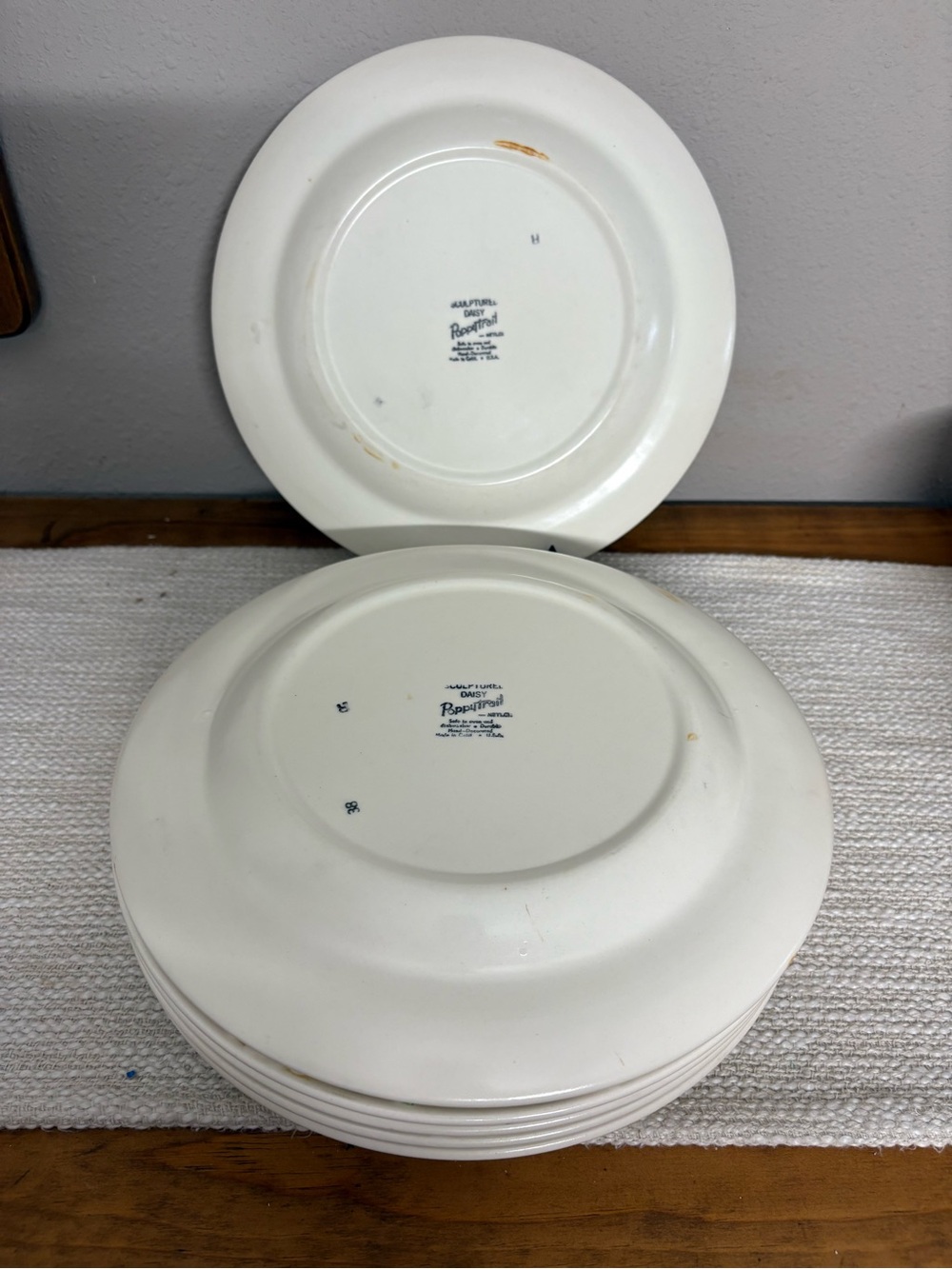 White Daisy Floral Dinner Plate - Set of 8 - Picture 2 of 2